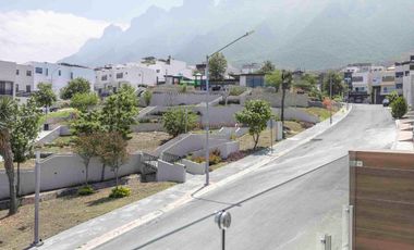 Casa en venta | Cumbres Elite Premier Alpes | Frente al parque | Sótano + Terraza | 3 recámaras | Monterrey