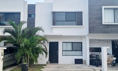 Casa de 3 recámaras en renta, Privada Farallon de Pájaros, Playa del Carmen