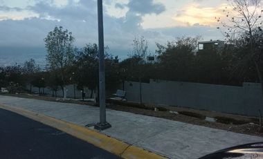 VENTA CASA APICE TRES, SEMINUEVA , EXCELENTES CONDICIONES