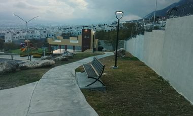 VENTA CASA APICE TRES, SEMINUEVA , EXCELENTES CONDICIONES