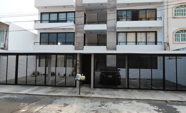 Departamento en 1er. nivel y 2 recámaras a una cuadra del mar en el Fracc. Costa Verde