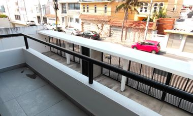 Departamento en 1er. nivel y 2 recámaras a una cuadra del mar en el Fracc. Costa Verde