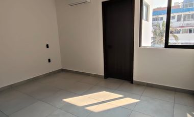 Departamento en 1er. nivel y 2 recámaras a una cuadra del mar en el Fracc. Costa Verde