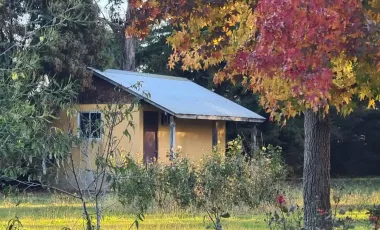 Venta de  Parcela, 2 hectáreas con casa habitación y cabaña  a 10 km de Parral