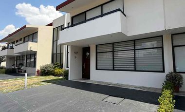 Se vende hermosa casa en Metepec con baño en todas las recámaras