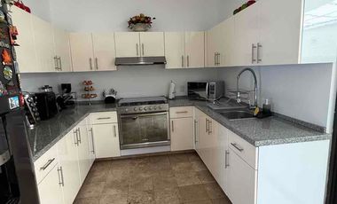 Se vende hermosa casa en Metepec con baño en todas las recámaras