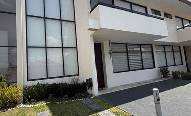 Se vende hermosa casa en Metepec con baño en todas las recámaras