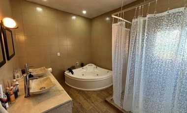 Casa En El Corazón De Cuautla, Con Jardín Y Alberca Privada