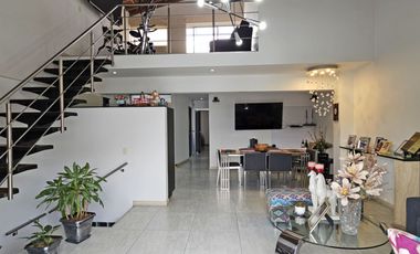 Venta de apartamento dúplex con 3 alcobas. Medellín, Santa Fé