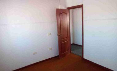 ARRIENDO CASA CON LOCAL COMERCIAL. DISOONE DE GIRO COMERCIAL. EXCELENTE OPORTUNIDAD PARA NEGOCIO Y VIVIENDA . av Huambali.
