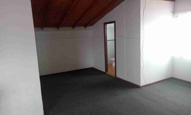 ARRIENDO CASA CON LOCAL COMERCIAL. DISOONE DE GIRO COMERCIAL. EXCELENTE OPORTUNIDAD PARA NEGOCIO Y VIVIENDA . av Huambali.