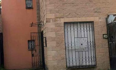 CASA EN PRIVADA CON PROTECCIONES Y PUERTA AUTOMÁTICA GEOVILLAS DE STA BARBARA