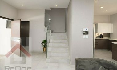 RENTA de CASA de 3 Recámaras en Carretera Nacional ALTARES RESIDENCIAL Santiago NL