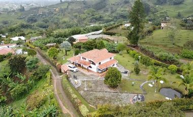 VENTA CASA CAMPESTRE EN EL PEÑOL