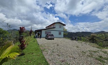 VENTA CASA CAMPESTRE EN EL PEÑOL