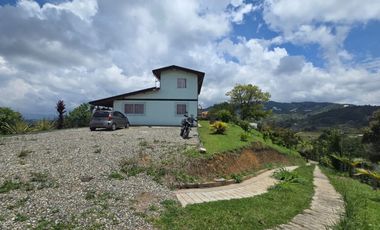VENTA CASA CAMPESTRE EN EL PEÑOL