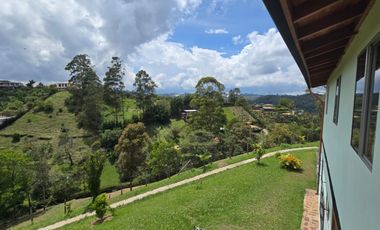 VENTA CASA CAMPESTRE EN EL PEÑOL