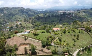 VENTA CASA CAMPESTRE EN EL PEÑOL