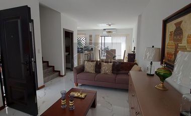 En Machala en Miracielo Se Vende Casa Esquinera con Terreno adicional con Terraza