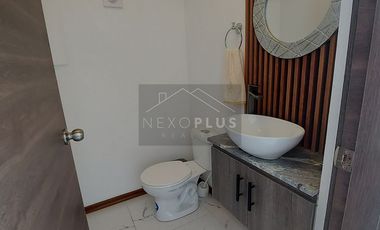 En Machala en Miracielo Se Vende Casa Esquinera con Terreno adicional con Terraza