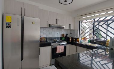 En Machala en Miracielo Se Vende Casa Esquinera con Terreno adicional con Terraza