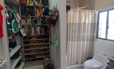 En Machala en Miracielo Se Vende Casa Esquinera con Terreno adicional con Terraza