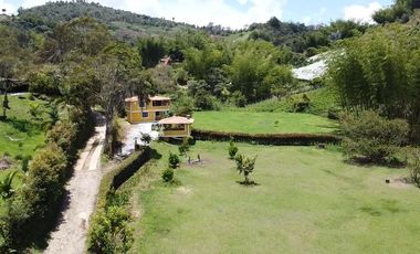 VENTA CASA CAMPESTRE EL PEÑOL