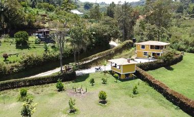 VENTA CASA CAMPESTRE EL PEÑOL