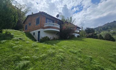 VENTA CASA CAMPESTRE EL PEÑOL