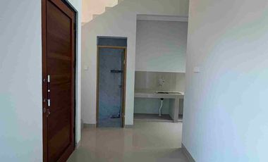 Rumah 2 Lantai 500jt an lokasi Nempel depok 5 menit ke stasiun