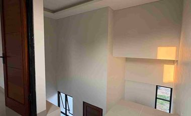 Rumah 2 Lantai 500jt an lokasi Nempel depok 5 menit ke stasiun