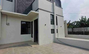 Rumah 2 Lantai 500jt an lokasi Nempel depok 5 menit ke stasiun