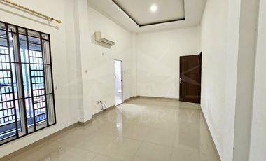 Jual Sewa Cepat Rumah Baru 2 Lantai Siap Huni Bonus Furniture