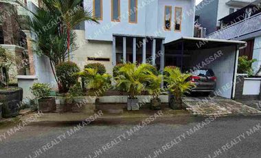 RUMAH MEWAH CLUSTER JALAN LANDAK 9x20. 4 KAMAR. SEMI FURNISH. FREE AC & WATERHEATER