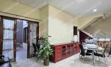 RUMAH MEWAH CLUSTER JALAN LANDAK 9x20. 4 KAMAR. SEMI FURNISH. FREE AC & WATERHEATER