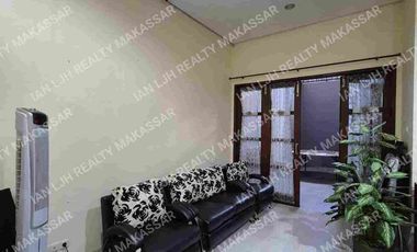 RUMAH MEWAH CLUSTER JALAN LANDAK 9x20. 4 KAMAR. SEMI FURNISH. FREE AC & WATERHEATER