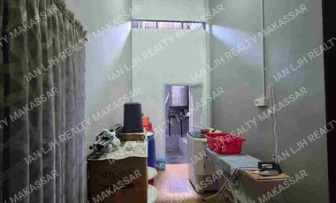 RUMAH MEWAH CLUSTER JALAN LANDAK 9x20. 4 KAMAR. SEMI FURNISH. FREE AC & WATERHEATER