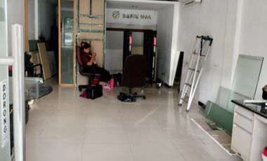 DISEWA KAN RUKO PINGGIR JALAN PASAR MINGGU