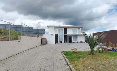 VENDO HERMOSA CASA SECTOR NULTI CHAULLABAMBA CON PISCINA N