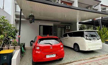 RUMAH MEWAH 2 LANTAI UNIT POJOK FULL FURNISHED DALAM PERUMAHAN DI BANGUNTAPAN BANTUL