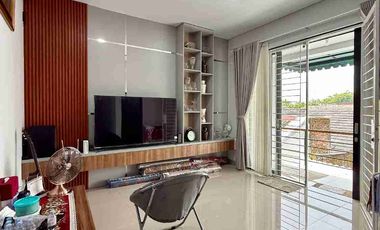 RUMAH MEWAH 2 LANTAI UNIT POJOK FULL FURNISHED DALAM PERUMAHAN DI BANGUNTAPAN BANTUL