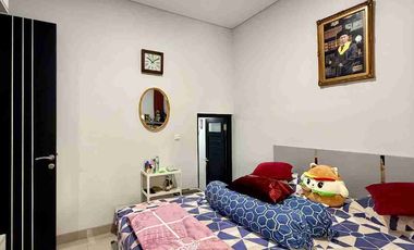 RUMAH MEWAH 2 LANTAI UNIT POJOK FULL FURNISHED DALAM PERUMAHAN DI BANGUNTAPAN BANTUL