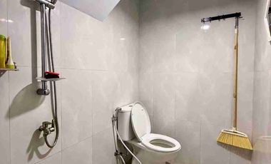 RUMAH MEWAH 2 LANTAI UNIT POJOK FULL FURNISHED DALAM PERUMAHAN DI BANGUNTAPAN BANTUL