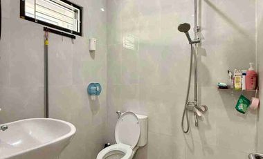 RUMAH MEWAH 2 LANTAI UNIT POJOK FULL FURNISHED DALAM PERUMAHAN DI BANGUNTAPAN BANTUL