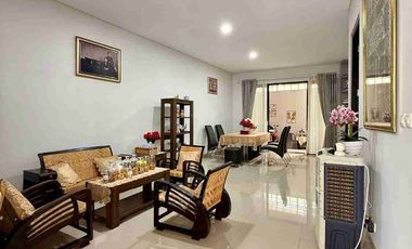 RUMAH MEWAH 2 LANTAI UNIT POJOK FULL FURNISHED DALAM PERUMAHAN DI BANGUNTAPAN BANTUL