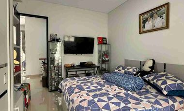 RUMAH MEWAH 2 LANTAI UNIT POJOK FULL FURNISHED DALAM PERUMAHAN DI BANGUNTAPAN BANTUL