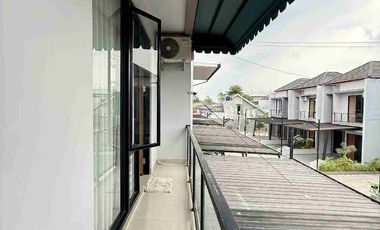 RUMAH MEWAH 2 LANTAI UNIT POJOK FULL FURNISHED DALAM PERUMAHAN DI BANGUNTAPAN BANTUL