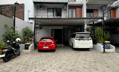 RUMAH MEWAH 2 LANTAI UNIT POJOK FULL FURNISHED DALAM PERUMAHAN DI BANGUNTAPAN BANTUL