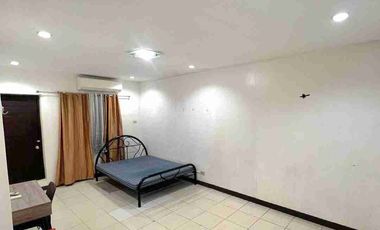3 Storey 7 Bedroom Townhouse with 3 Car Ports For Rent at East Tambo Paranaque