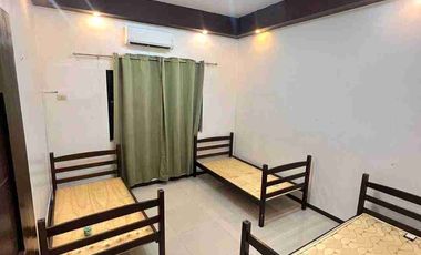 3 Storey 7 Bedroom Townhouse with 3 Car Ports For Rent at East Tambo Paranaque